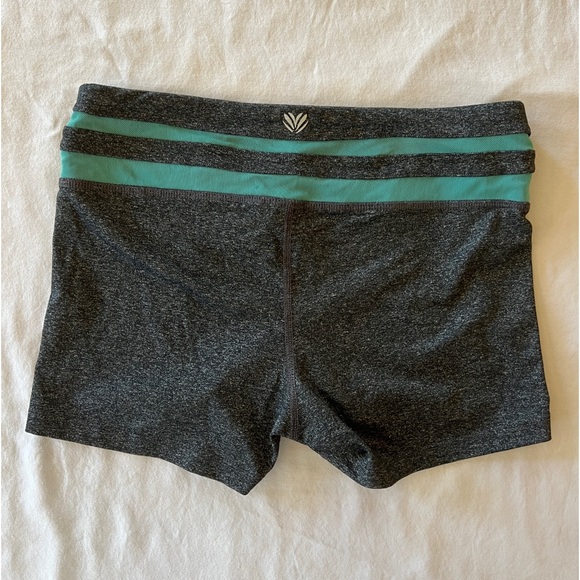 athletic shorts - Picture 2 of 2